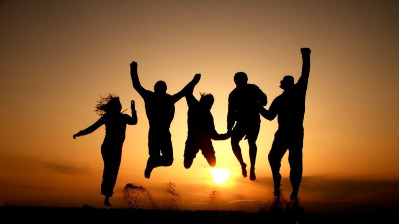 people-jumping-silhouettes-beach-water-reflections-sunset-e1416817490621